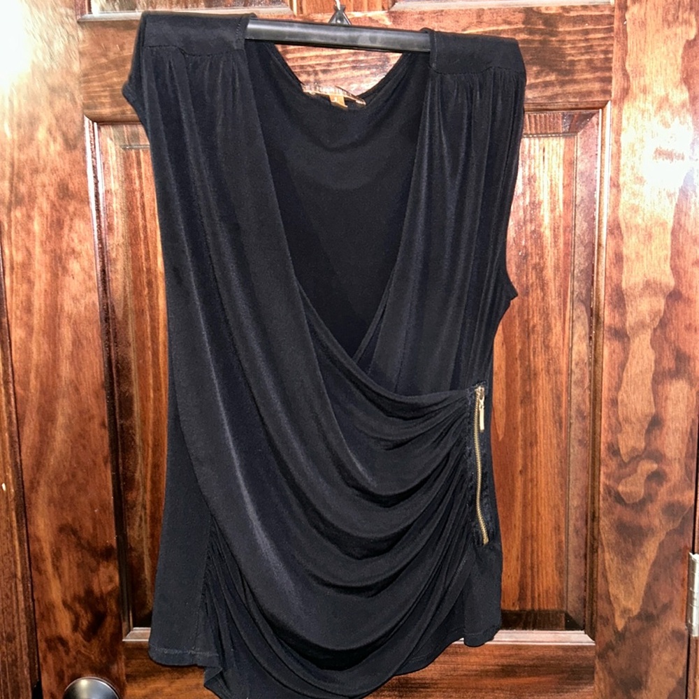 Woman’s Ellen Tracy low cut top